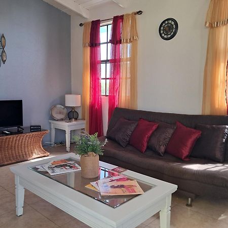 Michand Guest Apartments- Cozy One Or Two Bedroom- 5 Walk Minutes From Airport 10 Mins Drive To Oistins Or Beach Christ Church Exterior foto