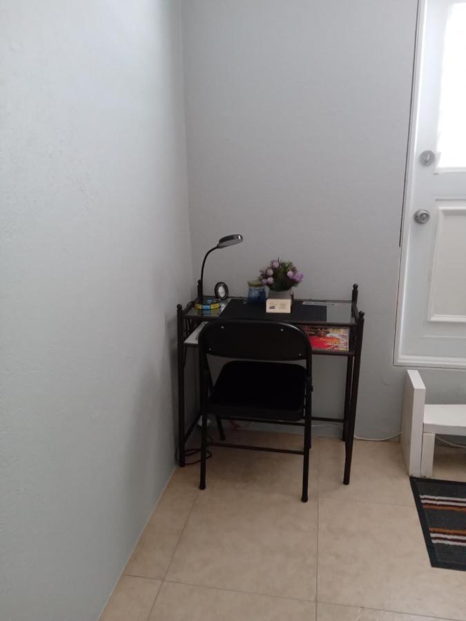 Michand Guest Apartments- Cozy One Or Two Bedroom- 5 Walk Minutes From Airport 10 Mins Drive To Oistins Or Beach Christ Church Exterior foto