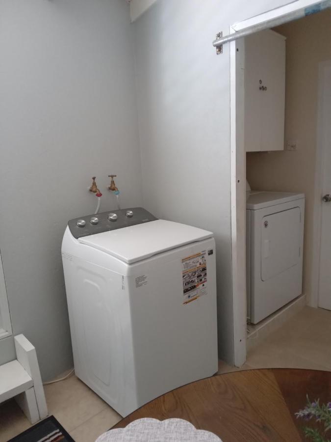 Michand Guest Apartments- Cozy One Or Two Bedroom- 5 Walk Minutes From Airport 10 Mins Drive To Oistins Or Beach Christ Church Exterior foto
