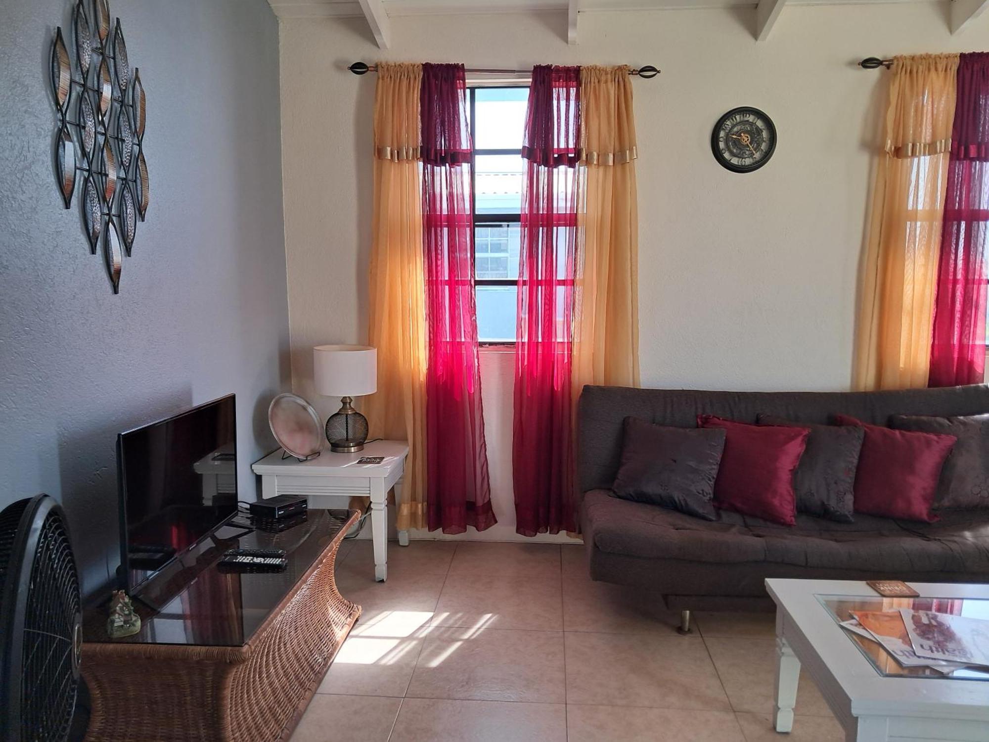 Michand Guest Apartments- Cozy One Or Two Bedroom- 5 Walk Minutes From Airport 10 Mins Drive To Oistins Or Beach Christ Church Exterior foto