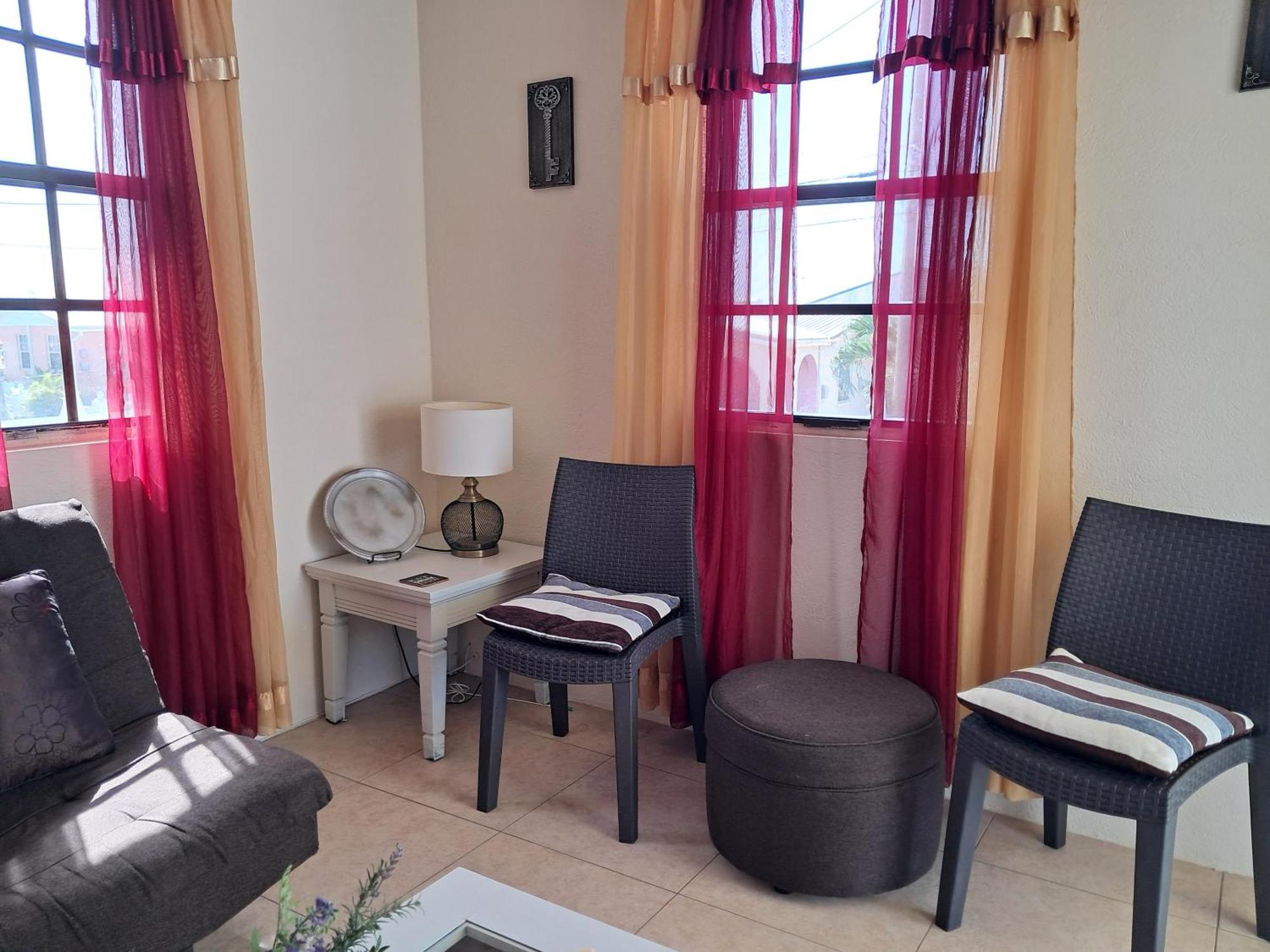 Michand Guest Apartments- Cozy One Or Two Bedroom- 5 Walk Minutes From Airport 10 Mins Drive To Oistins Or Beach Christ Church Exterior foto