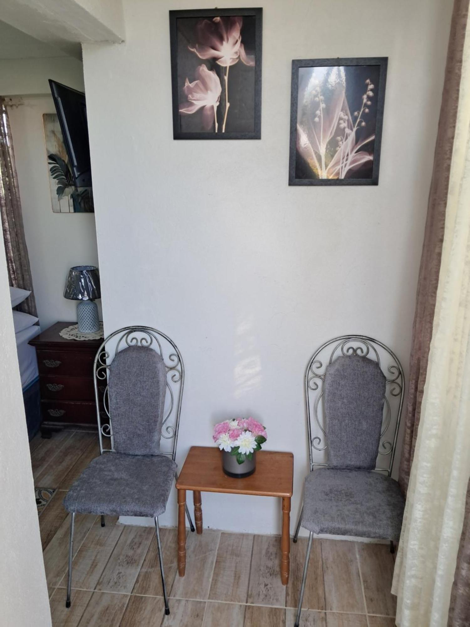 Michand Guest Apartments- Cozy One Or Two Bedroom- 5 Walk Minutes From Airport 10 Mins Drive To Oistins Or Beach Christ Church Exterior foto