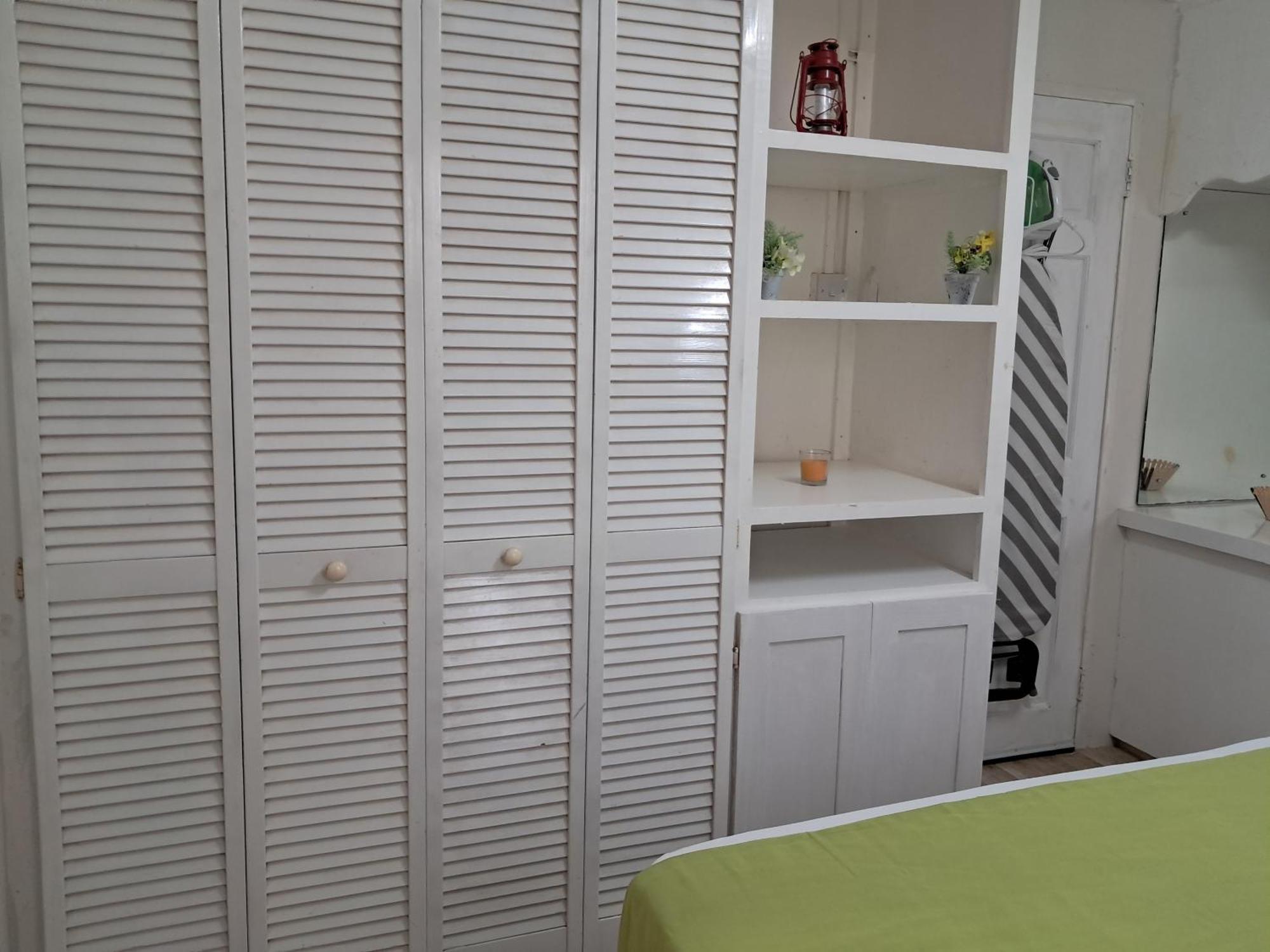 Michand Guest Apartments- Cozy One Or Two Bedroom- 5 Walk Minutes From Airport 10 Mins Drive To Oistins Or Beach Christ Church Exterior foto