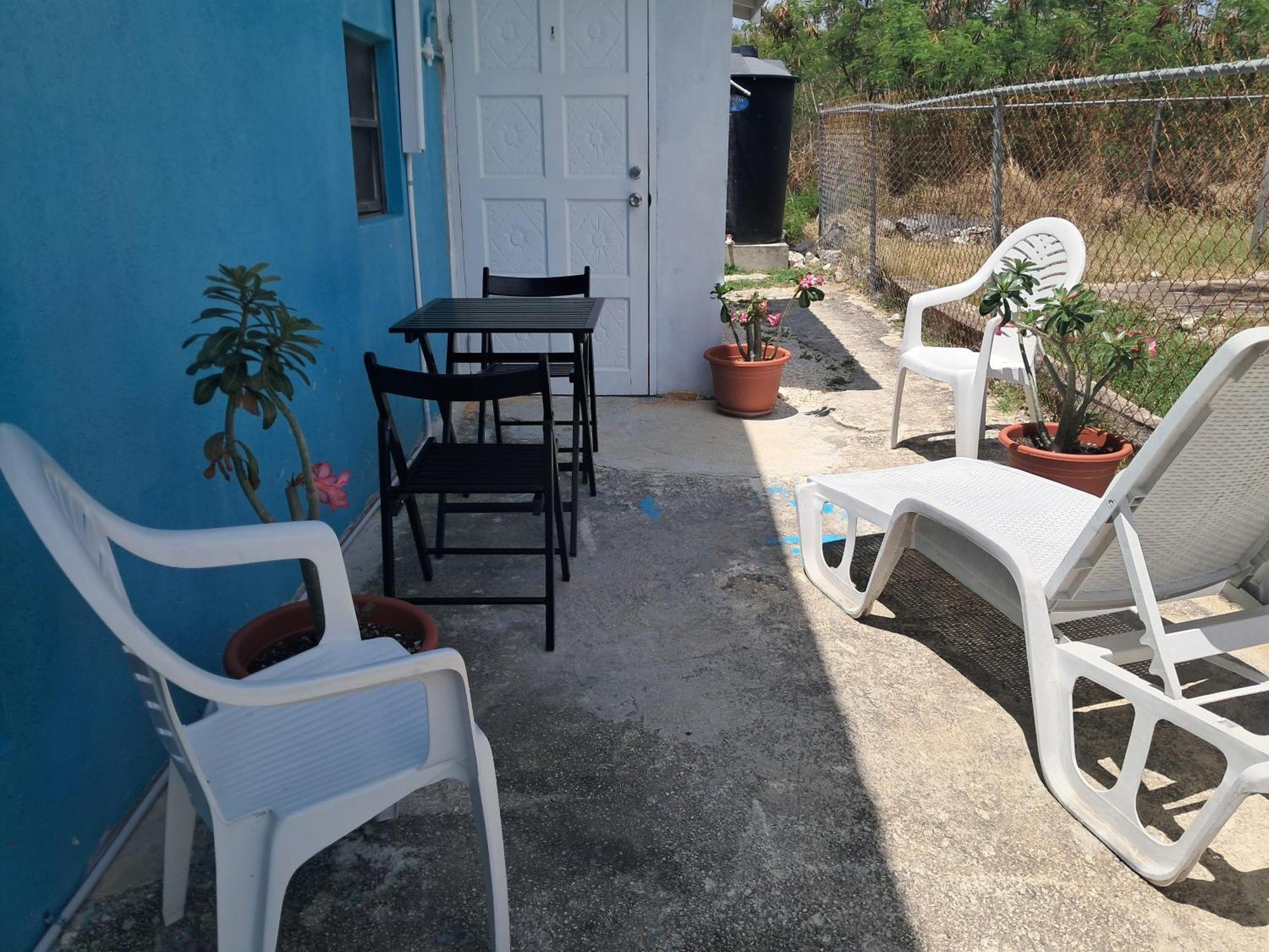 Michand Guest Apartments- Cozy One Or Two Bedroom- 5 Walk Minutes From Airport 10 Mins Drive To Oistins Or Beach Christ Church Exterior foto