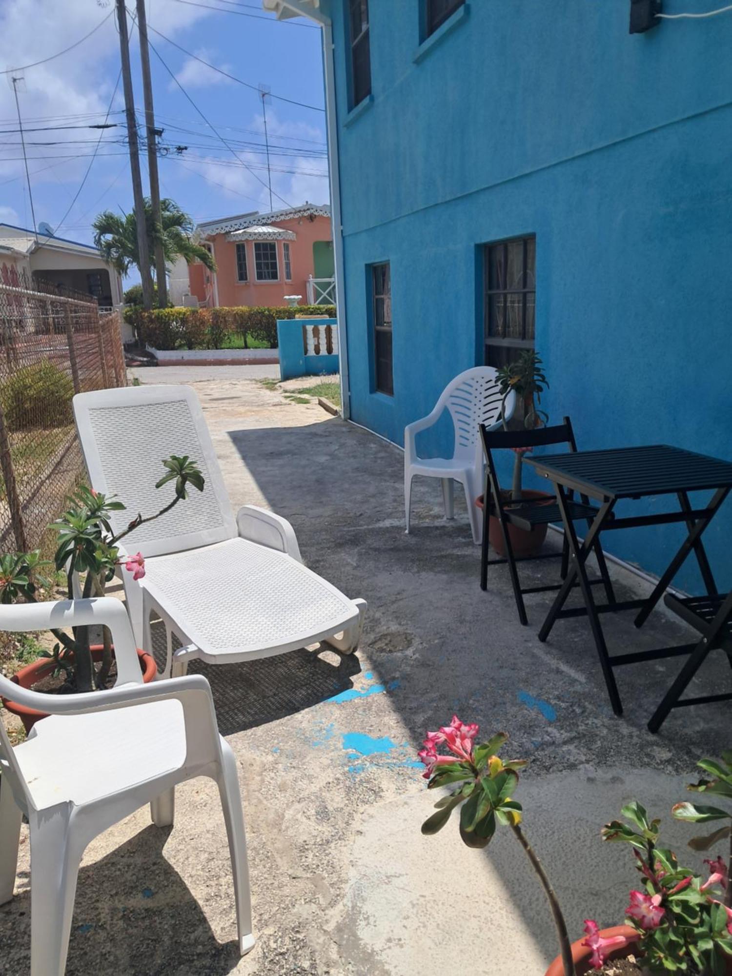 Michand Guest Apartments- Cozy One Or Two Bedroom- 5 Walk Minutes From Airport 10 Mins Drive To Oistins Or Beach Christ Church Exterior foto
