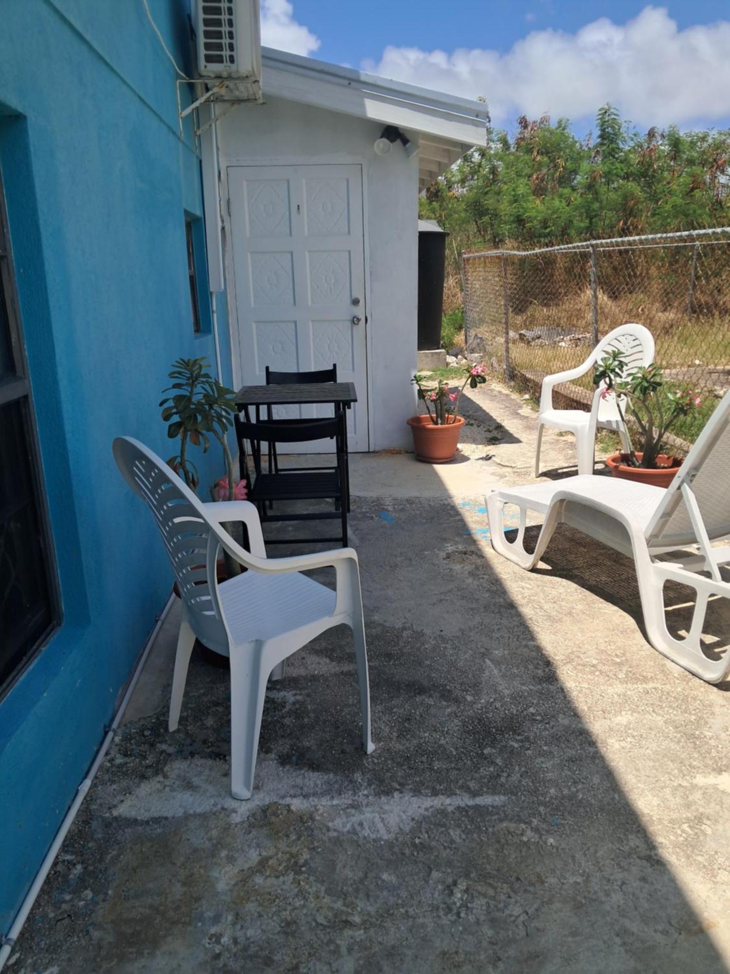 Michand Guest Apartments- Cozy One Or Two Bedroom- 5 Walk Minutes From Airport 10 Mins Drive To Oistins Or Beach Christ Church Exterior foto